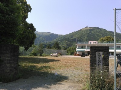 あの山の上